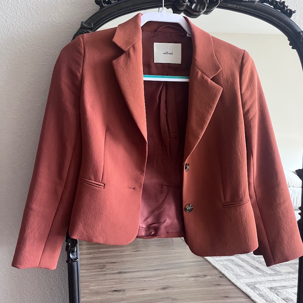 Aritzia light weight Blazer and open legged pant set